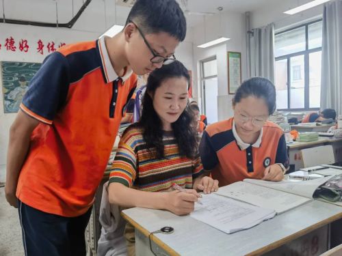 教育路上的璀璨之星