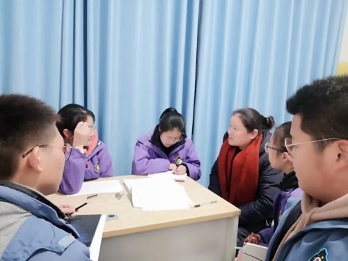 育李培桃展風(fēng)采  傾心筑夢(mèng)綻芳華