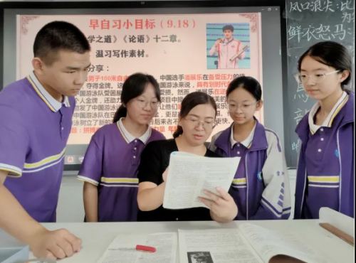 春播桃李三千圃 秋來(lái)碩果綻芳華